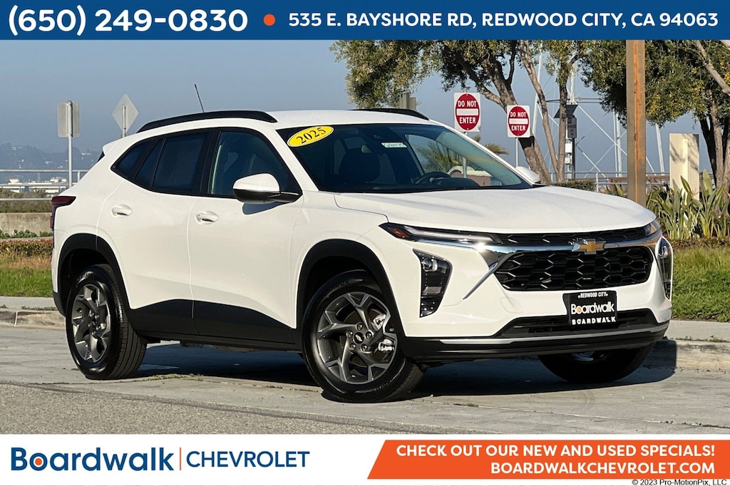Used 2025 Chevrolet Trax LT SUV