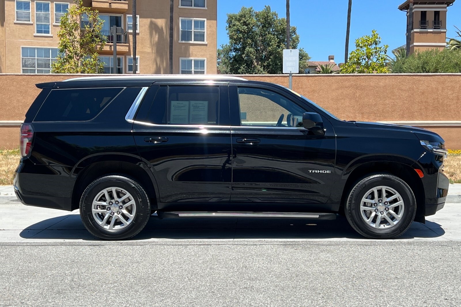 2023 Chevrolet Tahoe LT photo 3