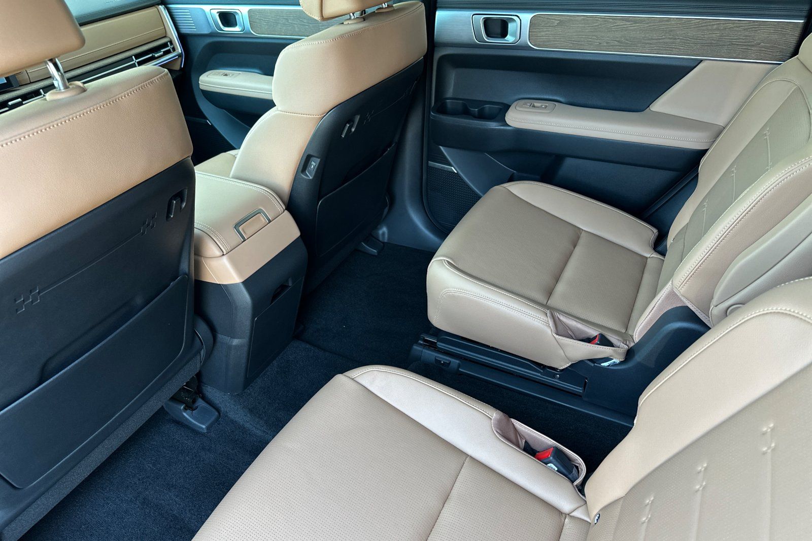 2026 Hyundai Santa Fe Limited - Photo 12