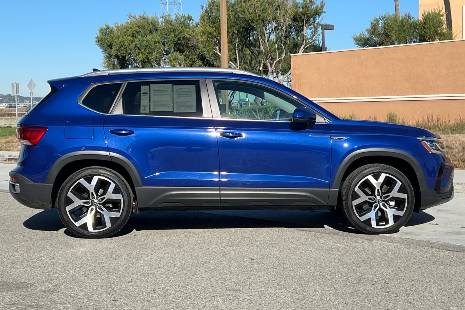 2022 Volkswagen Taos SEL photo 3