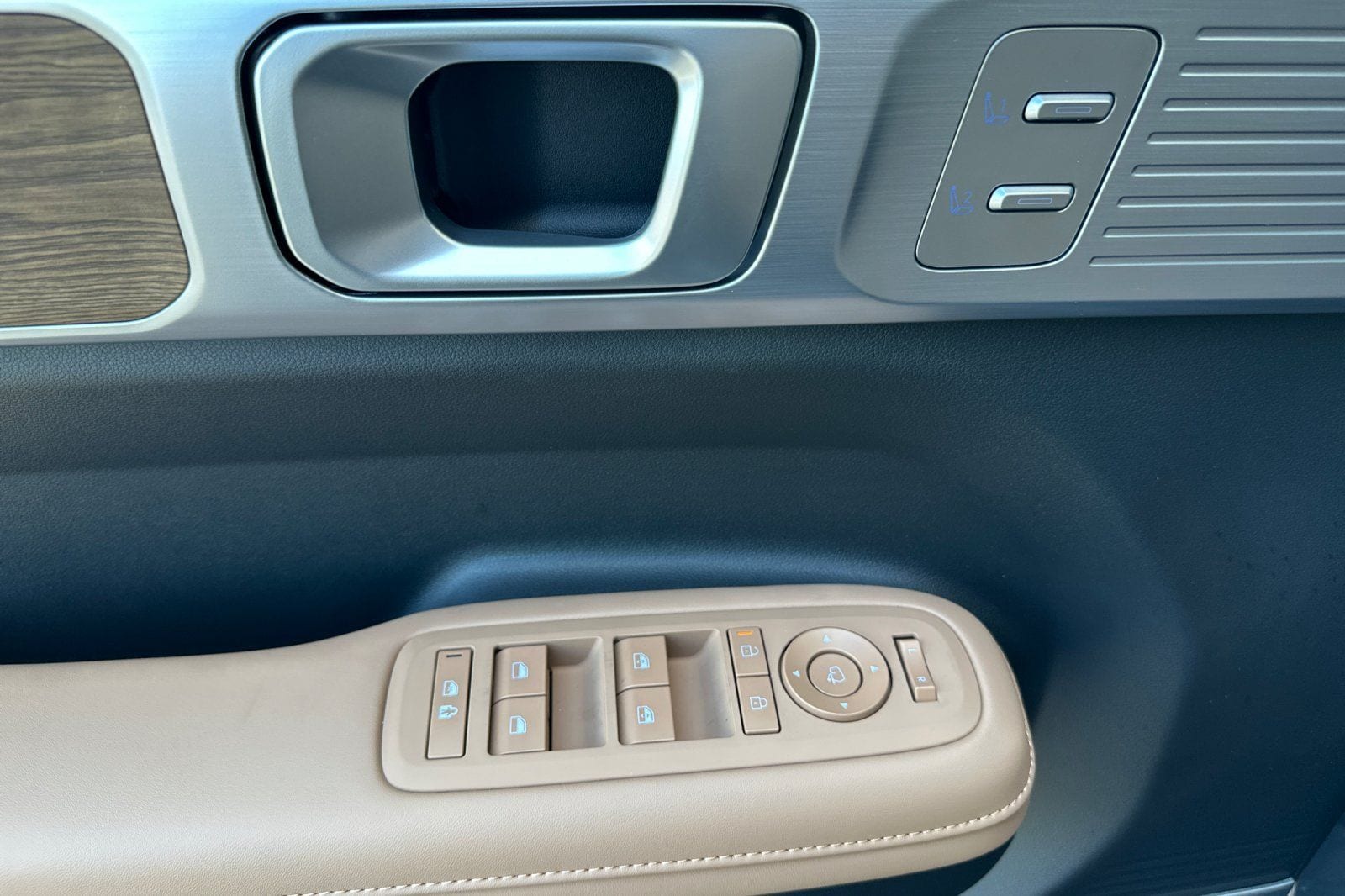 2026 Hyundai Santa Fe Limited - Photo 11