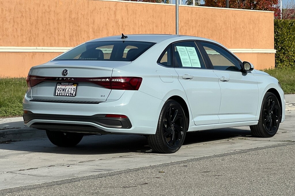 Certified 2025 Volkswagen Jetta 1.5T SE Sedan