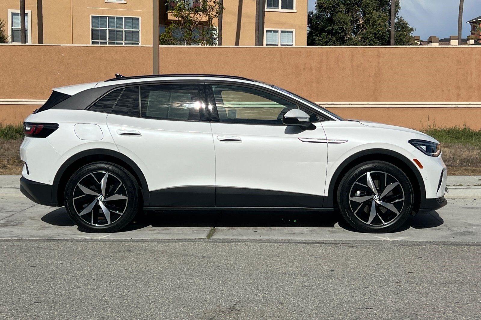 2023 Volkswagen ID.4 Pro S photo 3