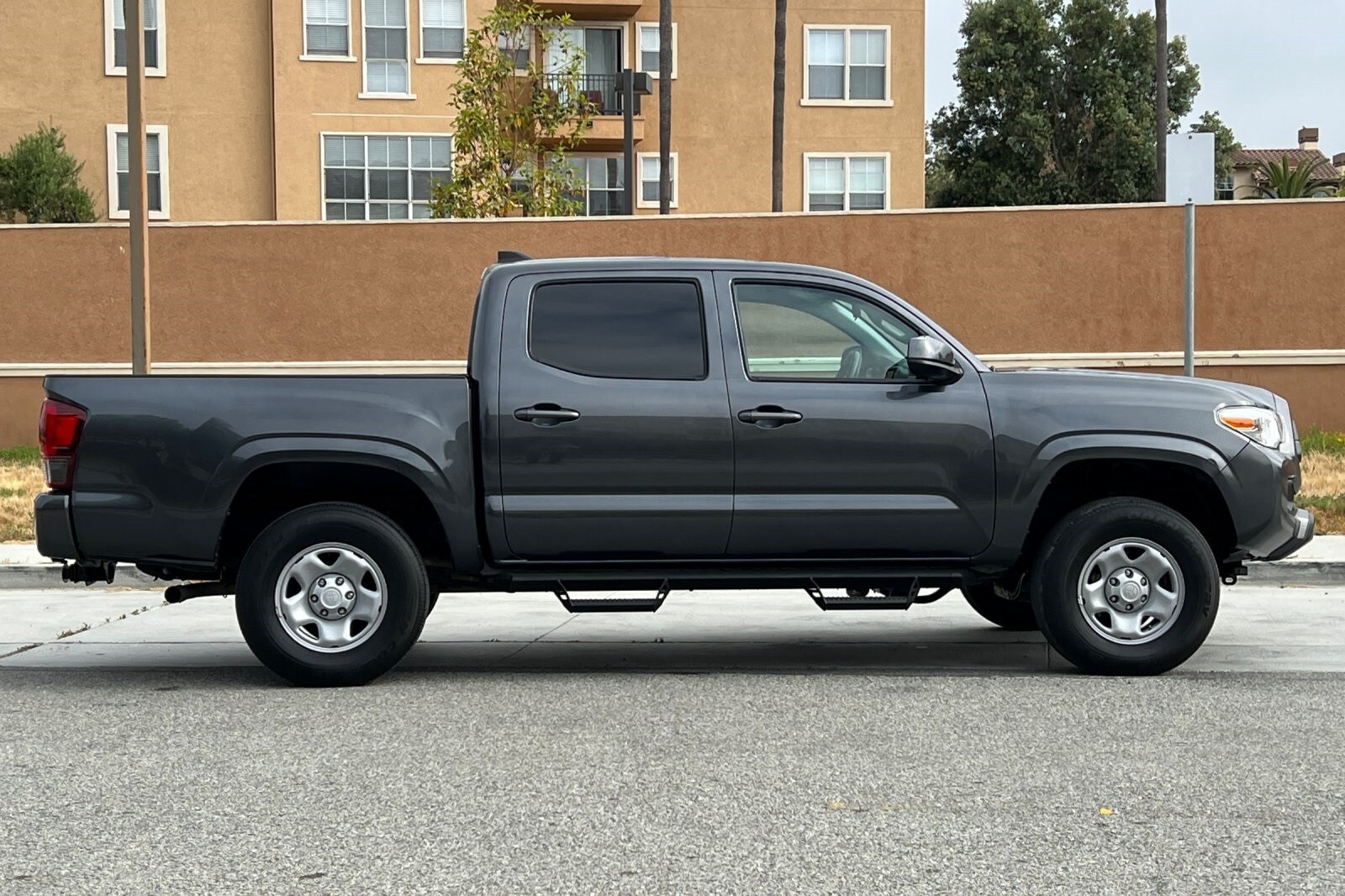 2022 Toyota Tacoma SR V6 photo 3