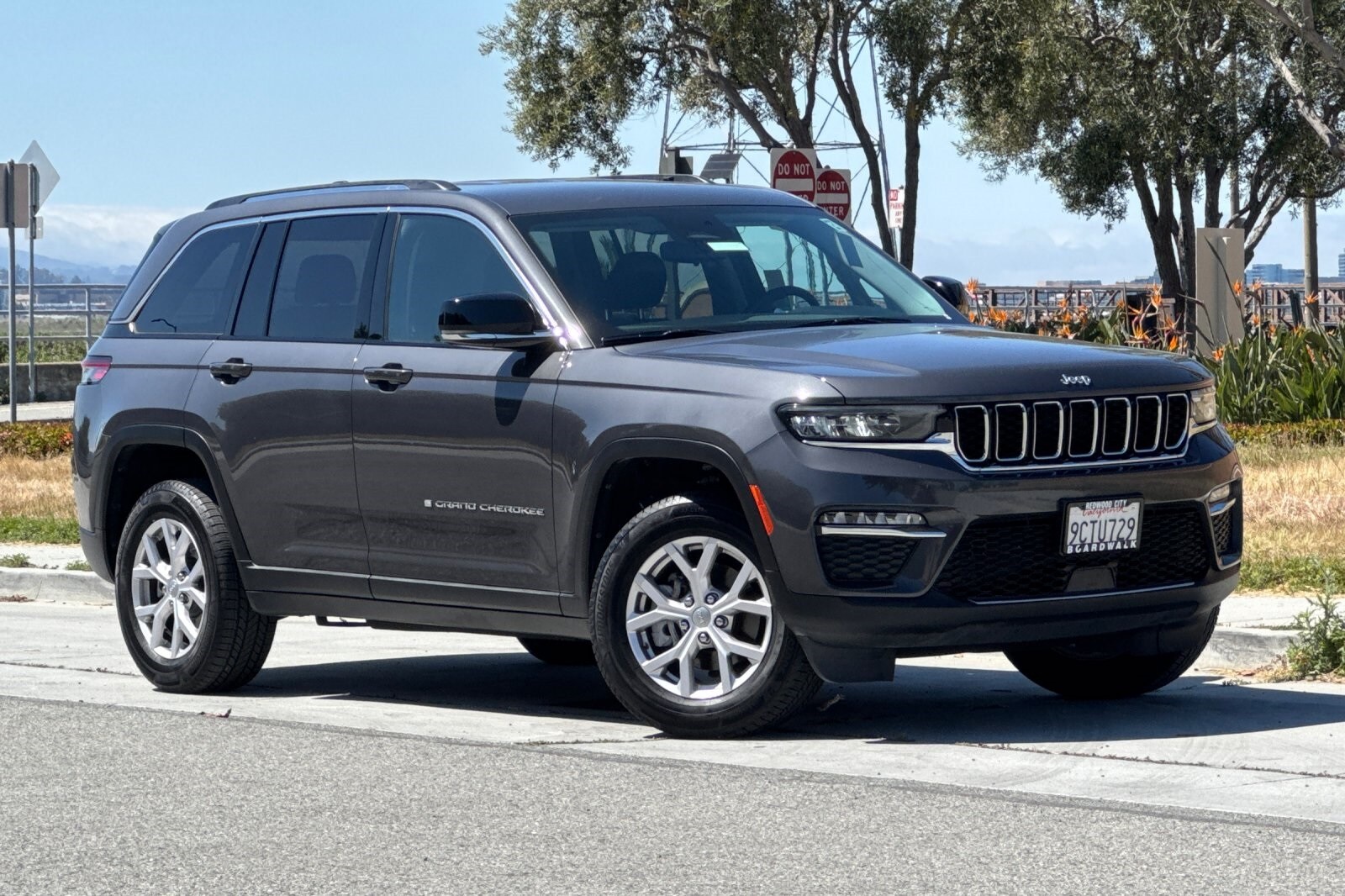 2022 Jeep Grand Cherokee Limited photo 2