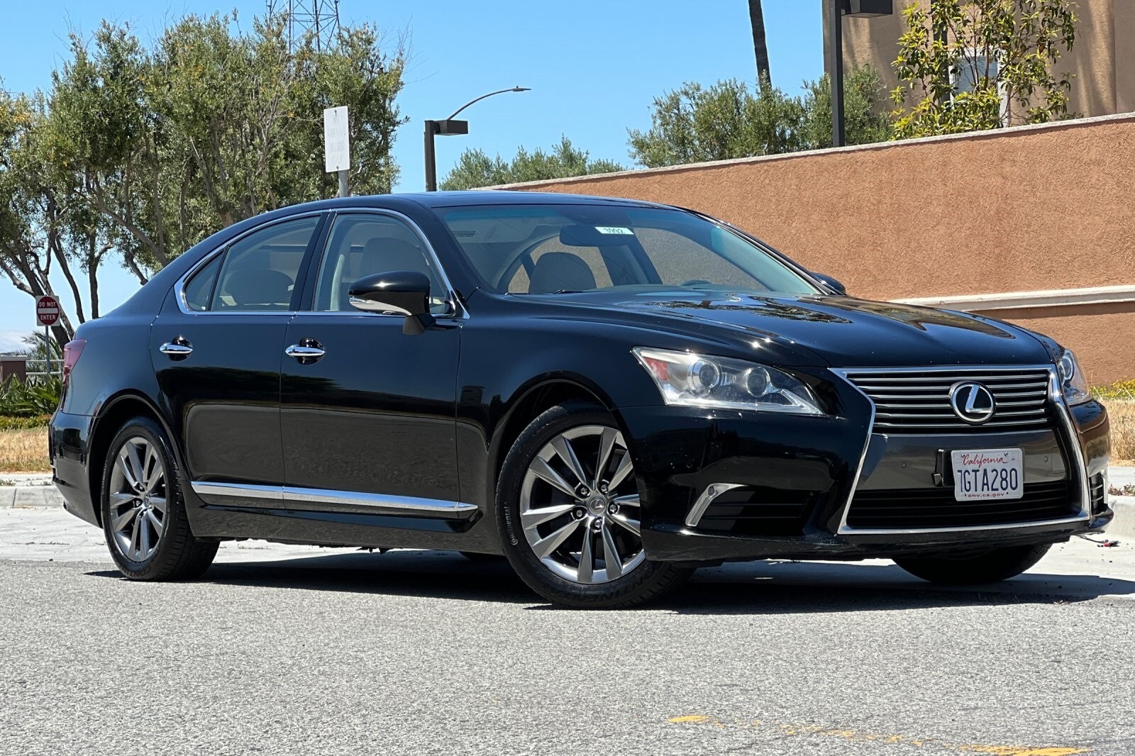 2013 Lexus LS 460 photo 2