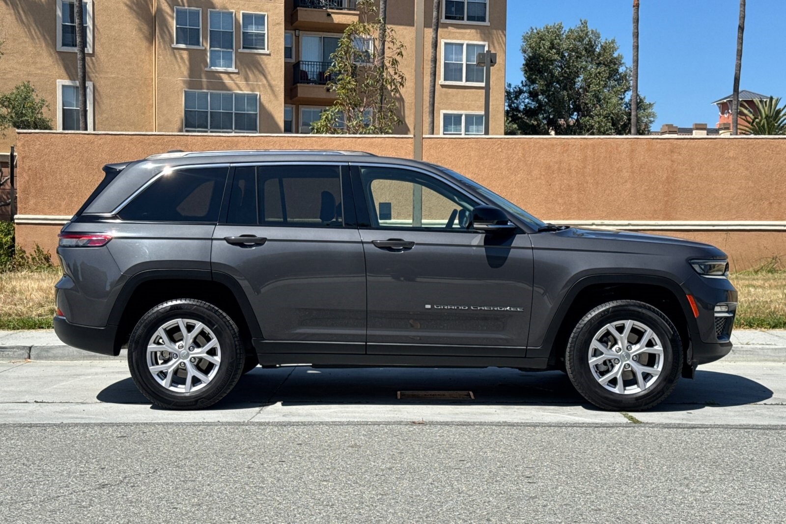 2022 Jeep Grand Cherokee Limited photo 3