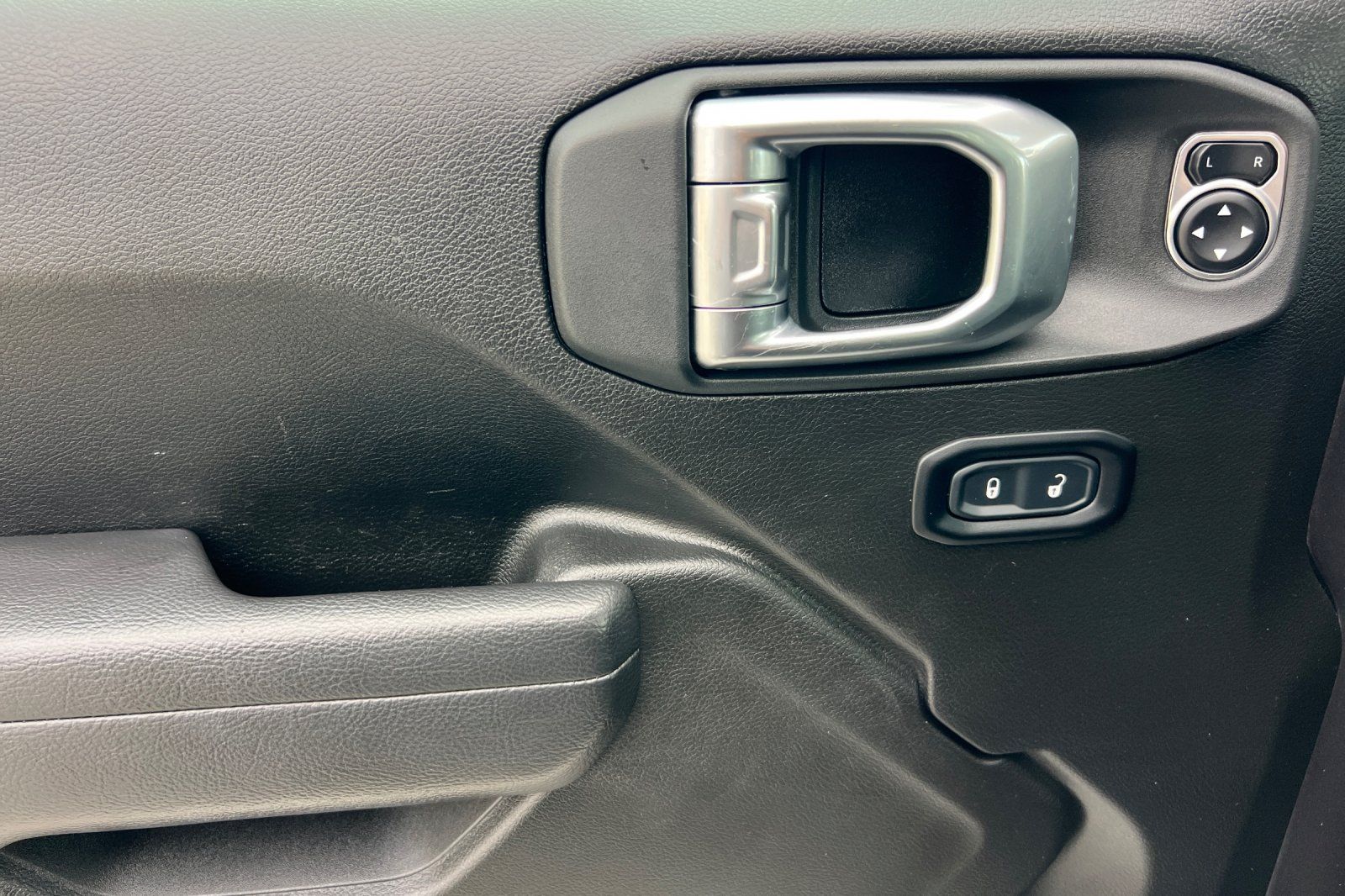 2025 Jeep Wrangler 4xe Rubicon 4XE - Photo 11