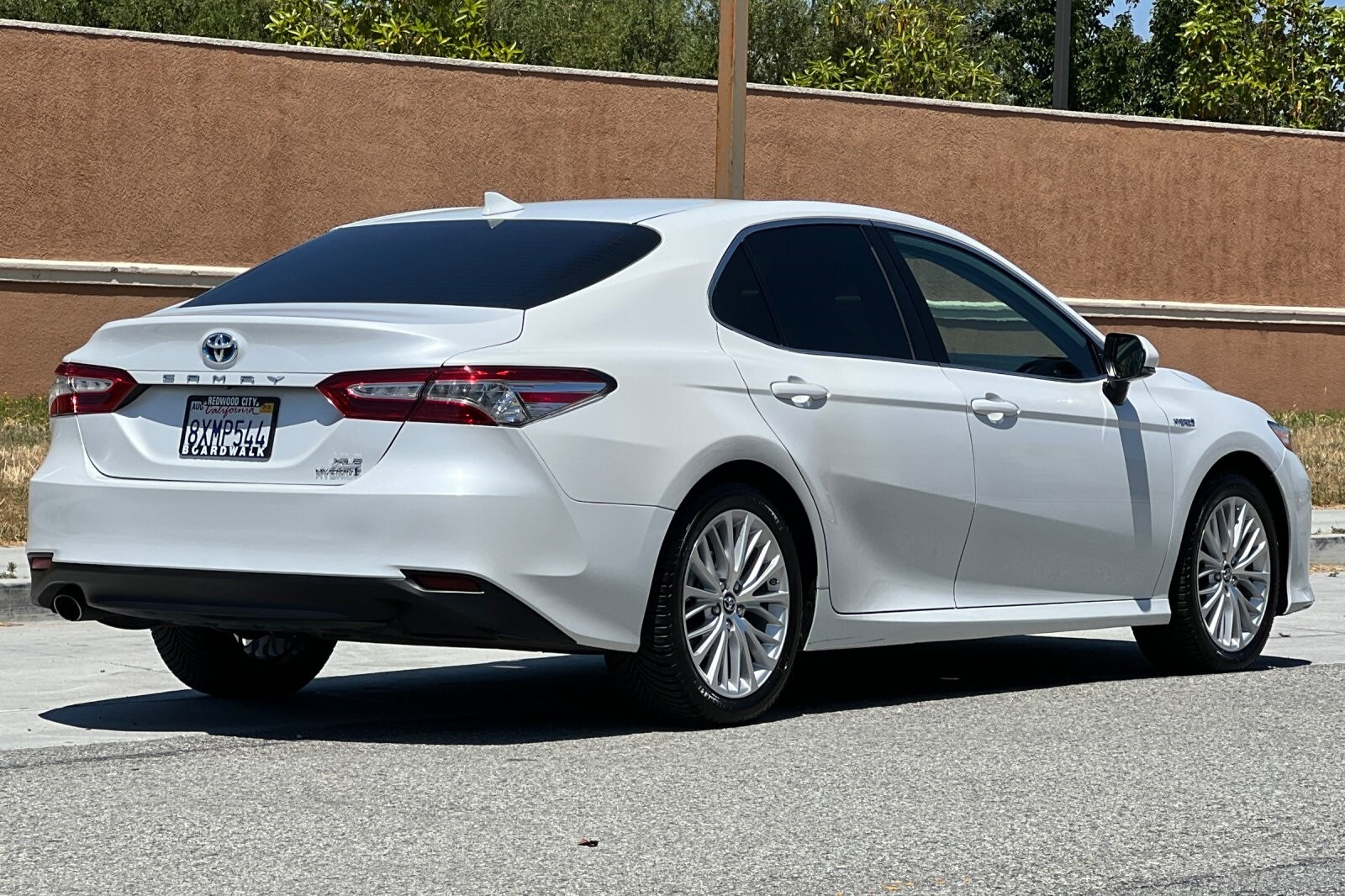 2019 Toyota Camry Hybrid XLE photo 4