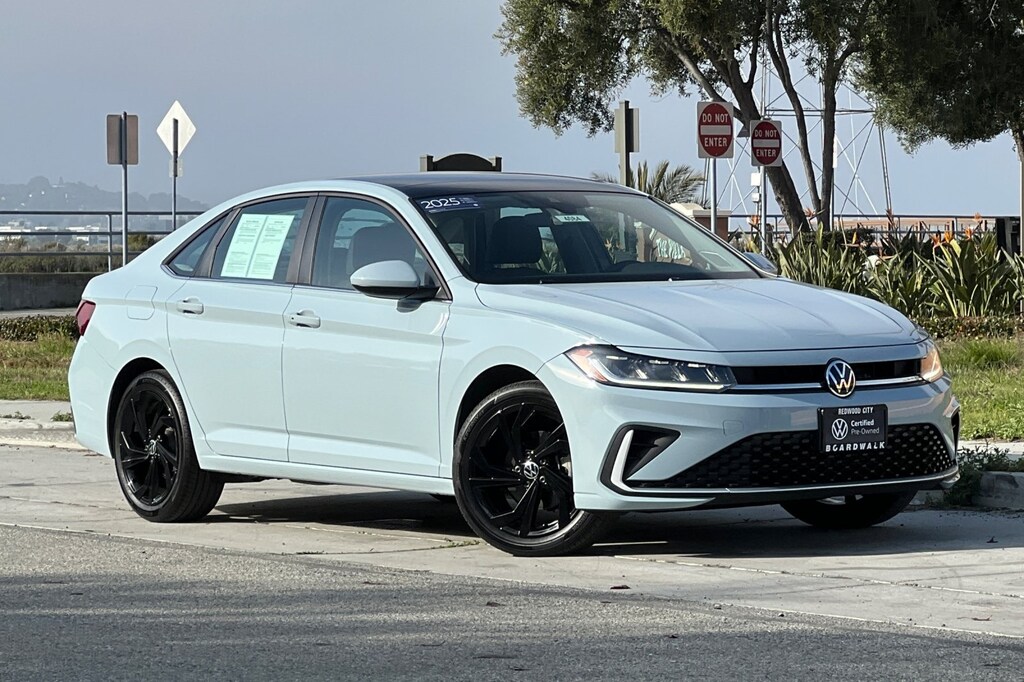 Certified 2025 Volkswagen Jetta 1.5T SE Sedan