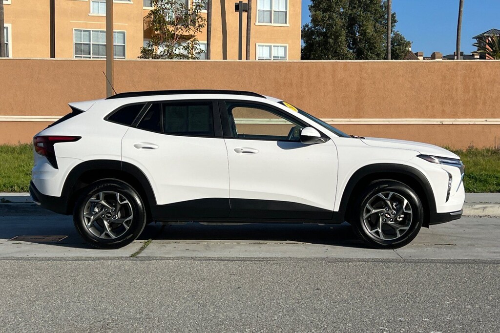 Used 2025 Chevrolet Trax LT SUV