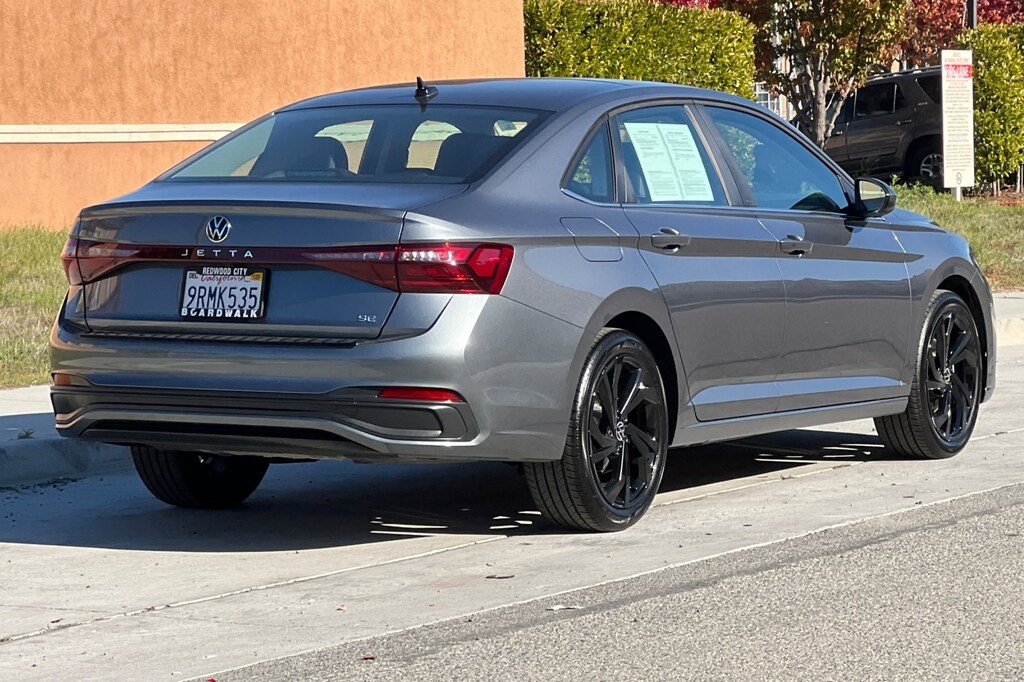 Certified 2025 Volkswagen Jetta 1.5T SE Sedan