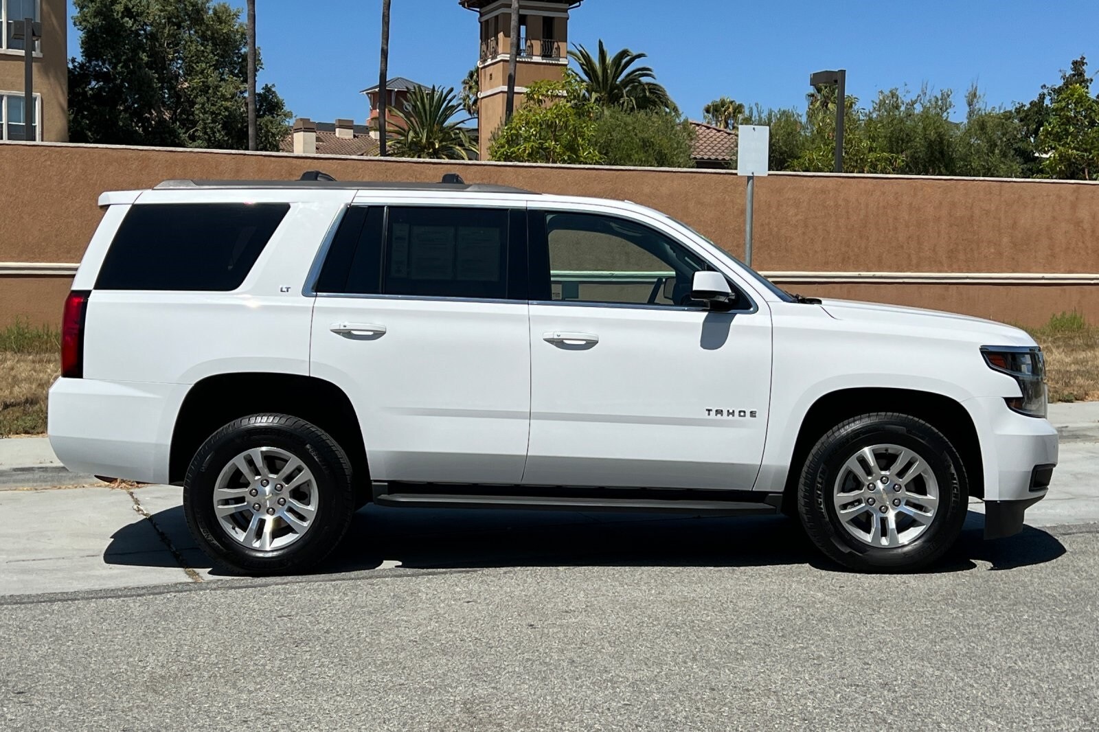 2017 Chevrolet Tahoe LT photo 3