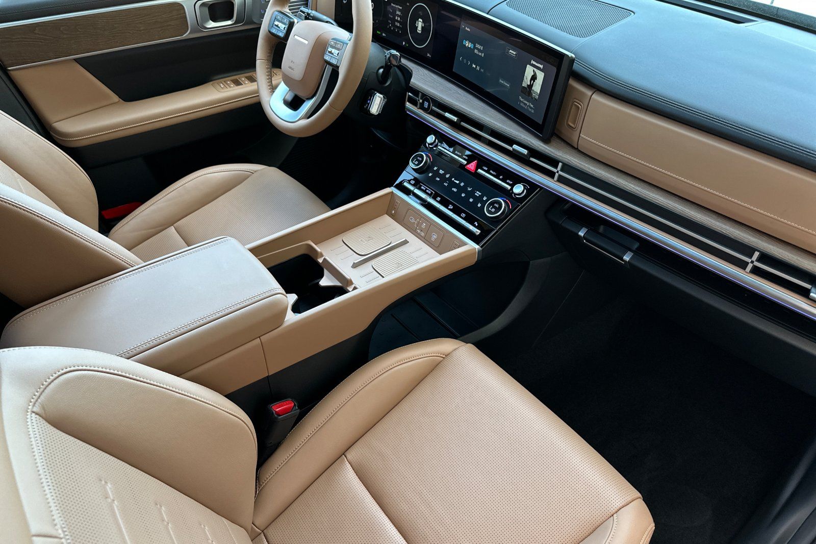2026 Hyundai Santa Fe Limited - Photo 15