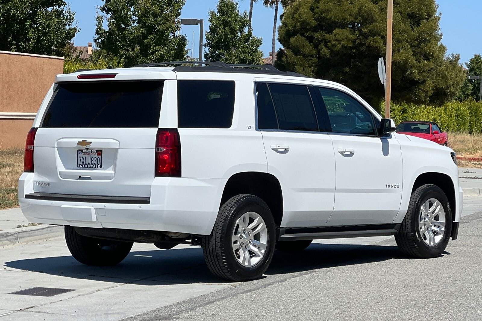 2017 Chevrolet Tahoe LT photo 4
