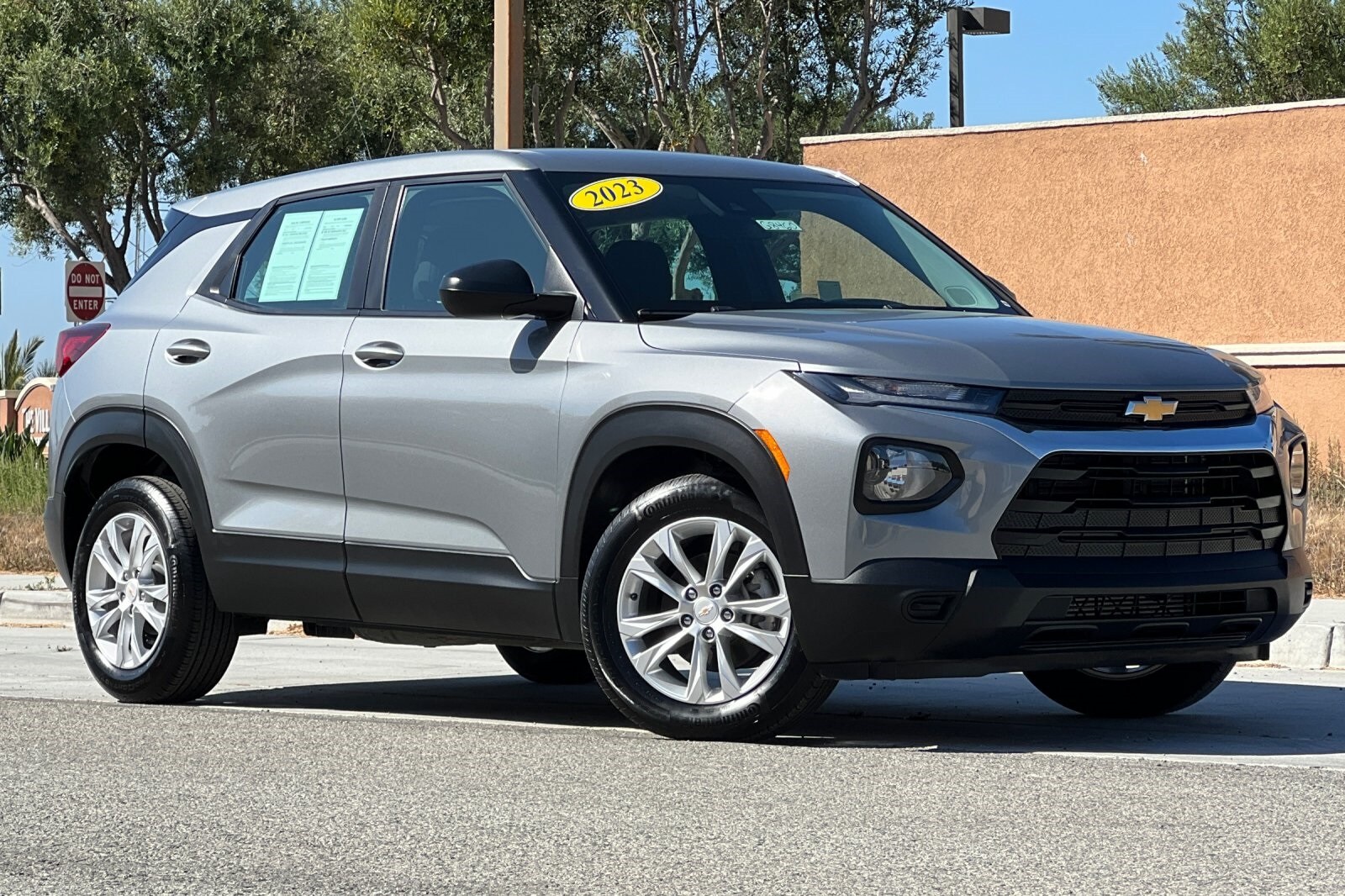 2023 Chevrolet Trailblazer LS photo 2
