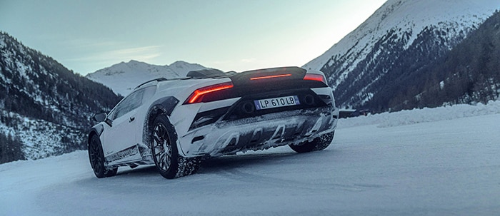 lambo-snow.jpg