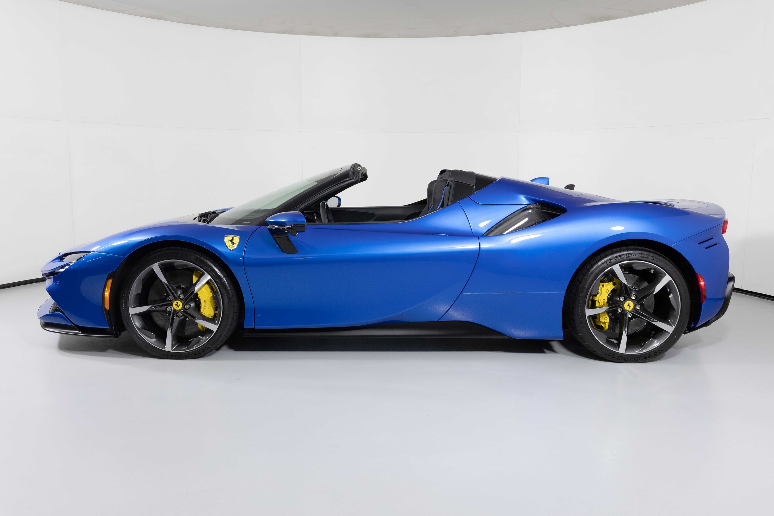 2024 Ferrari SF90 Spider photo 3