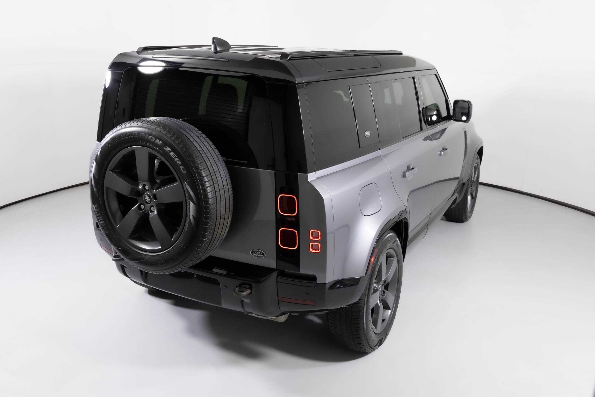 2023 Land Rover Defender 110 X SE photo 2
