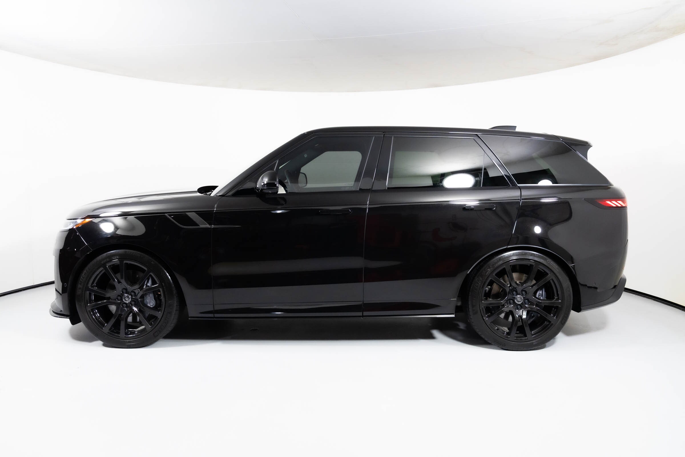 2024 Land Rover Range Rover Sport photo 2