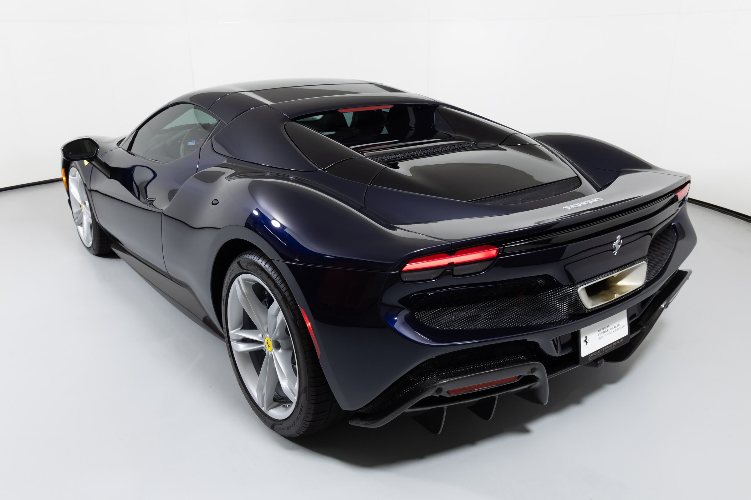 【新品・未開封】Ferrari 296GTS模型ホワイト 保証シール付き 新品・未開封】Ferrari 296GTS模型ホワイト 保証シール付き