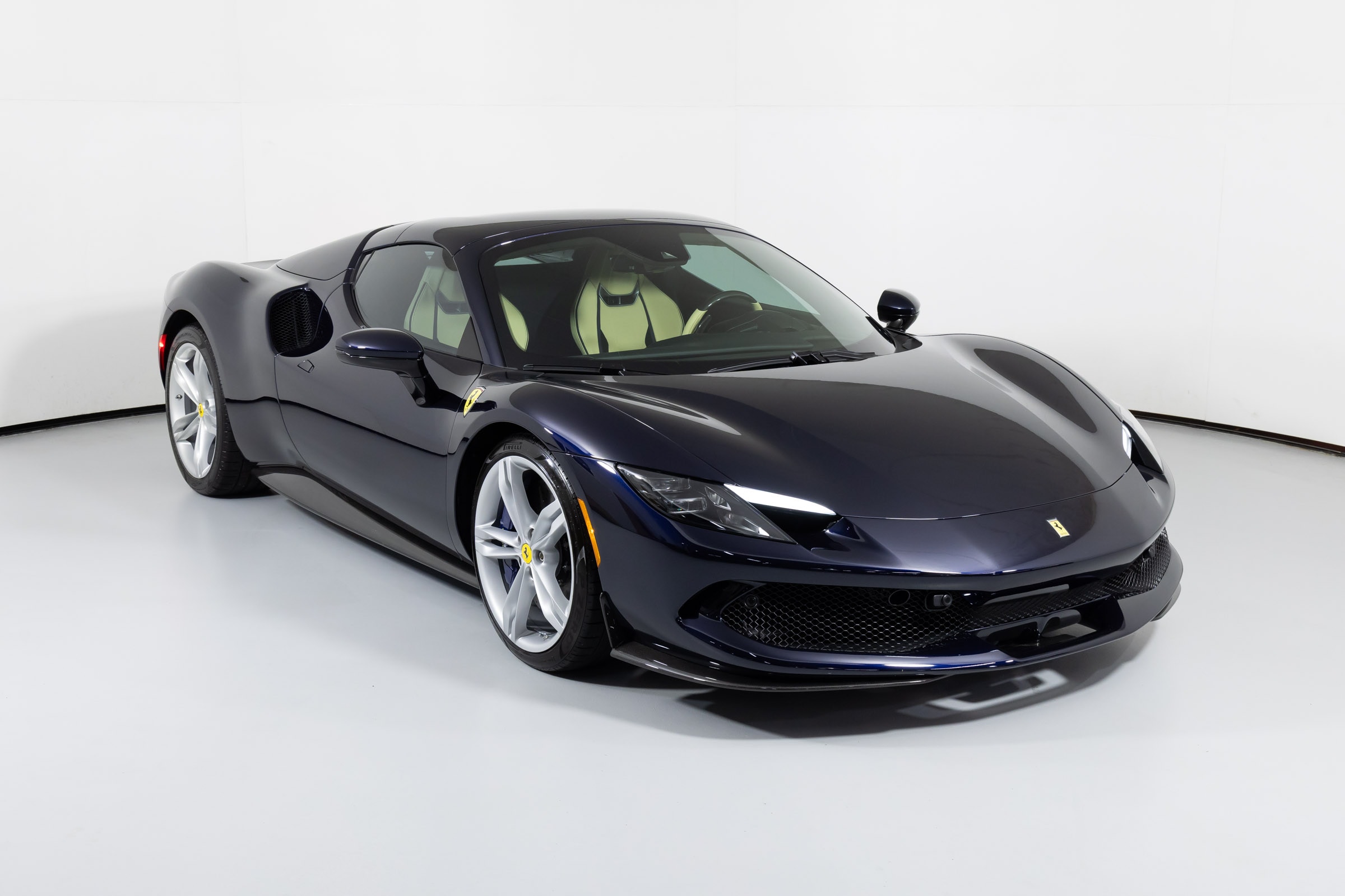 【新品・未開封】Ferrari 296GTS模型ホワイト 保証シール付き 新品・未開封】Ferrari 296GTS模型ホワイト 保証シール付き