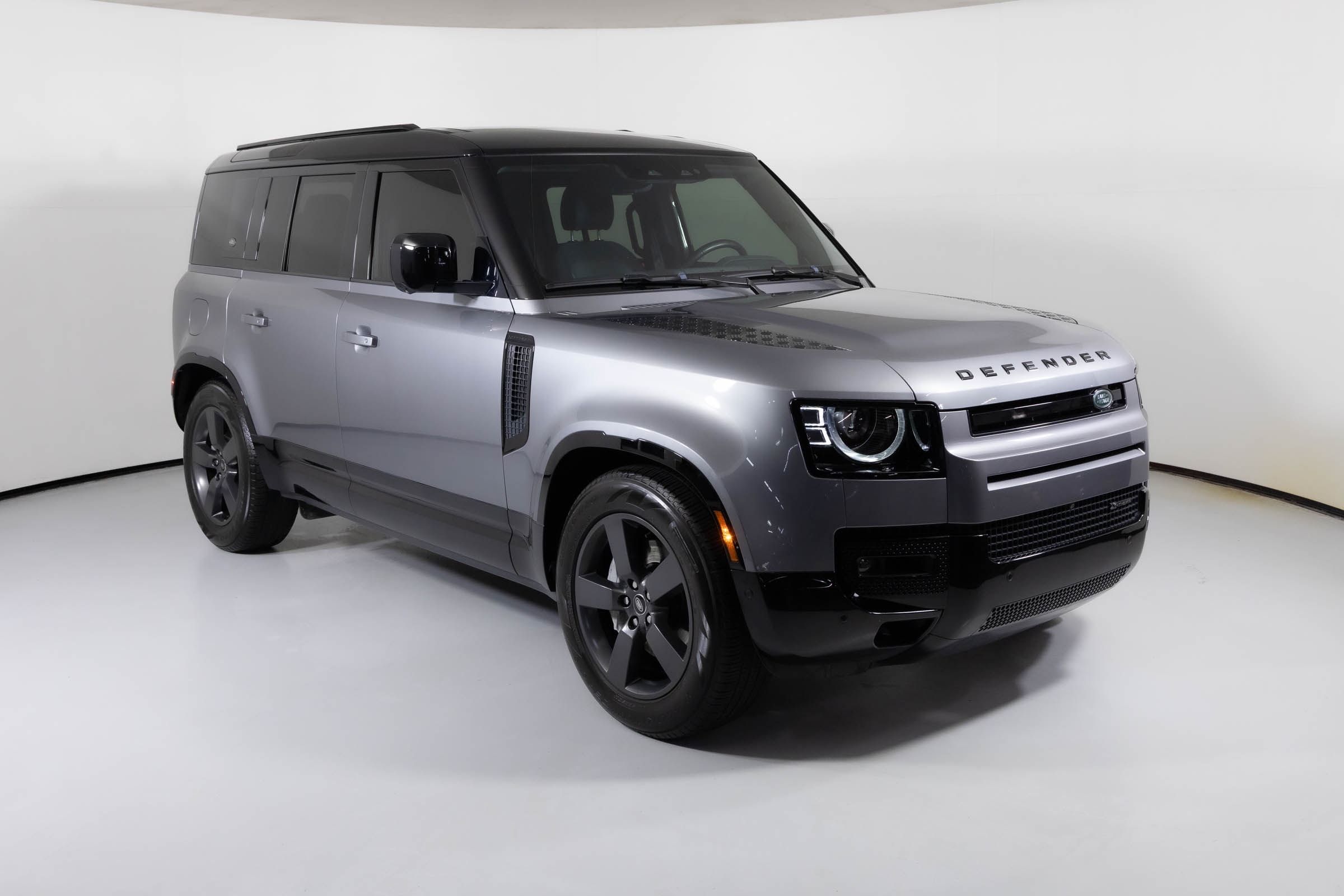 2023 Land Rover Defender X-Dynamic SE