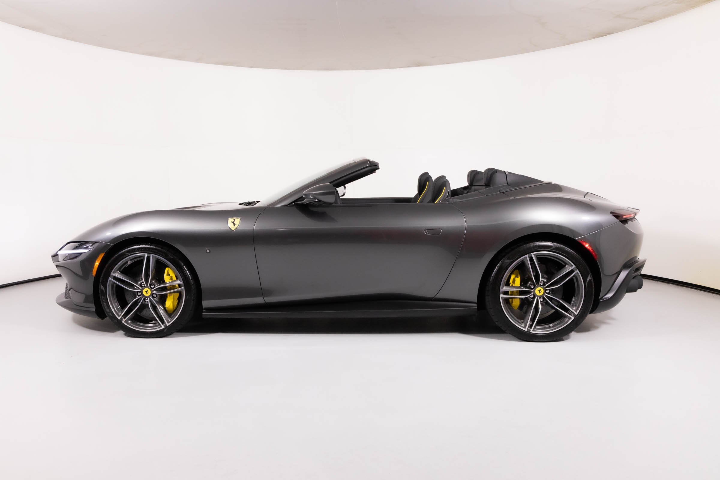 2025 Ferrari Roma Spider photo 3