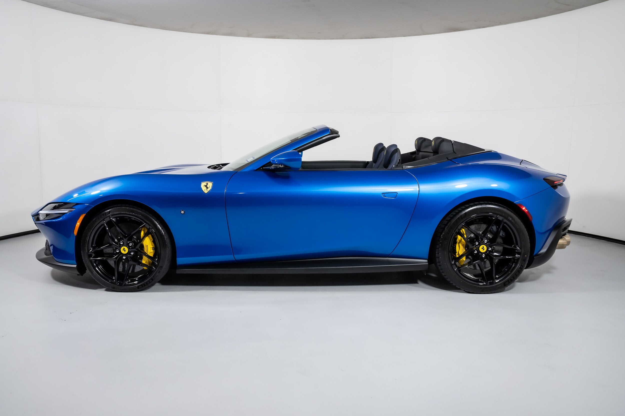 2025 Ferrari Roma Spider photo 3