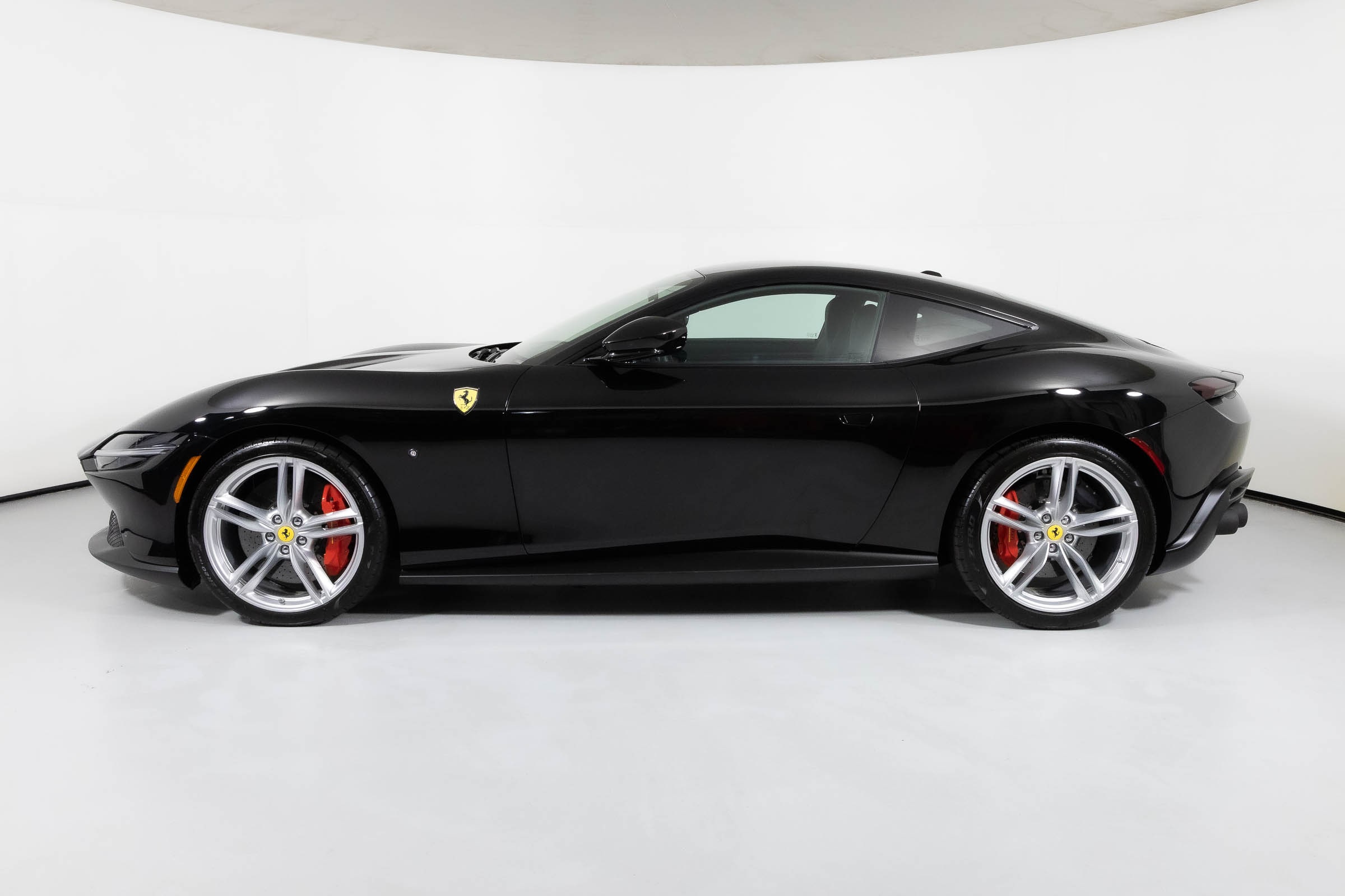 2021 Ferrari Roma photo 3