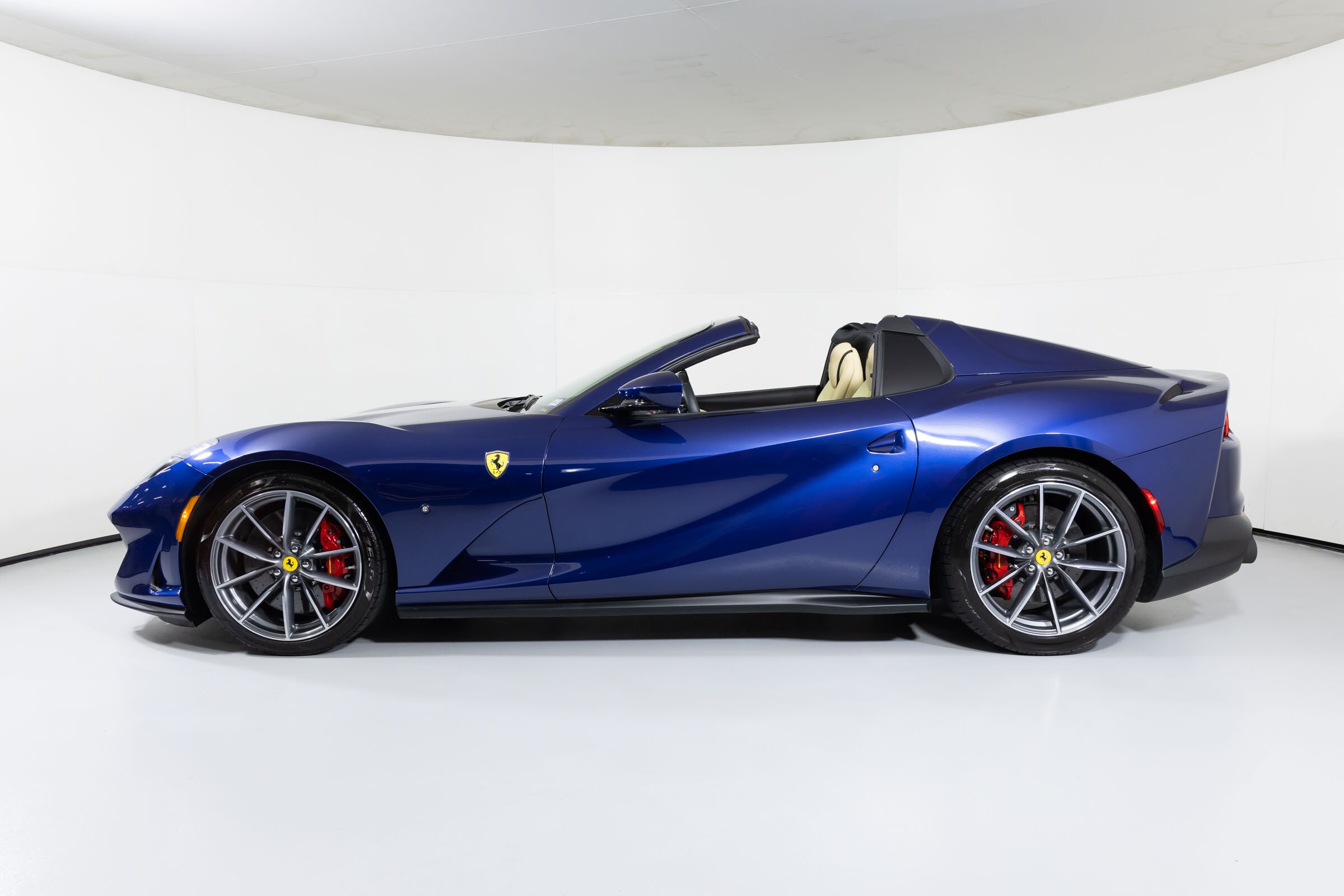 2021 Ferrari 812 GTS photo 3