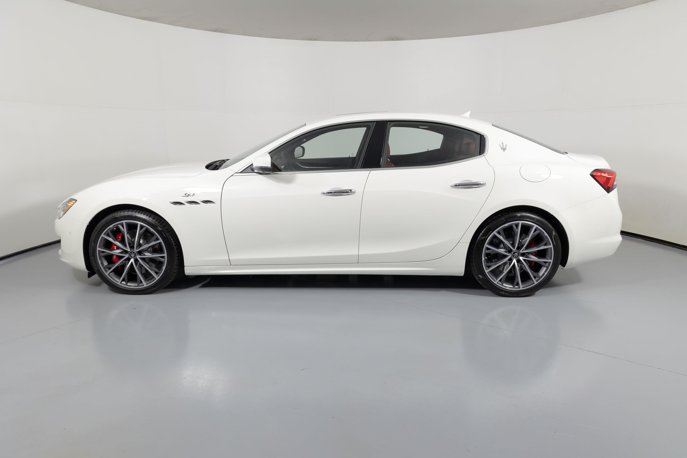 2023 Maserati Ghibli GT photo 2