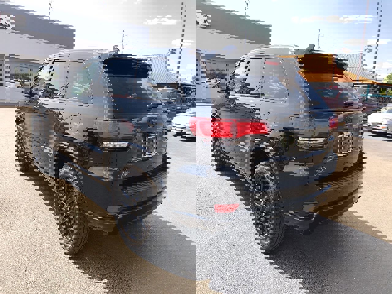 2020 Jeep Grand Cherokee Laredo photo 3