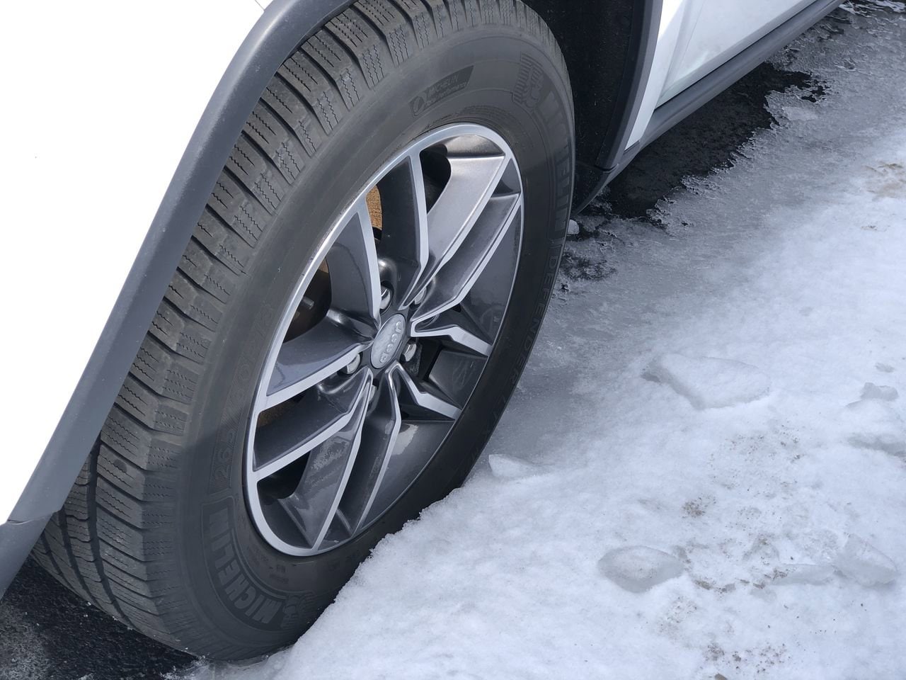 Used 2018 Jeep Grand Cherokee Laredo E with VIN 1C4RJEAG7JC253118 for sale in Danville, KY