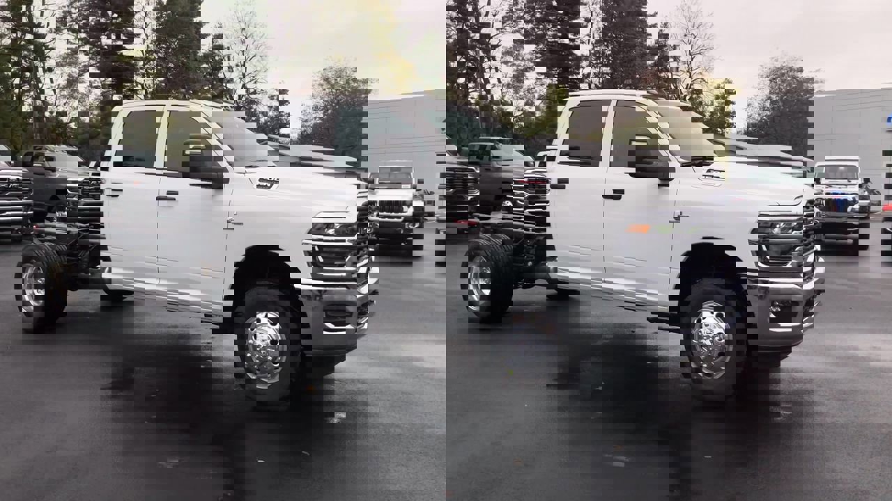 2026 Ram 3500 Tradesman photo 2