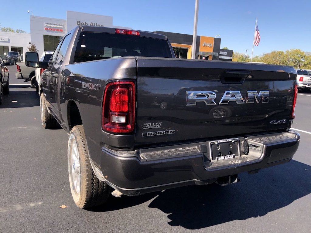 New 2026 Ram 2500 BIG HORN CREW CAB 4X4 6'4 BOX Pickup