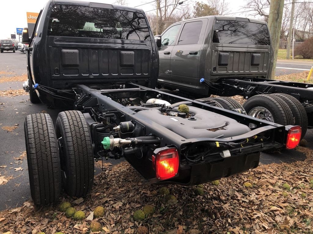 New 2026 Ram 3500 Chassis Cab TRADESMAN CREW 4X4 60' CA Pickup