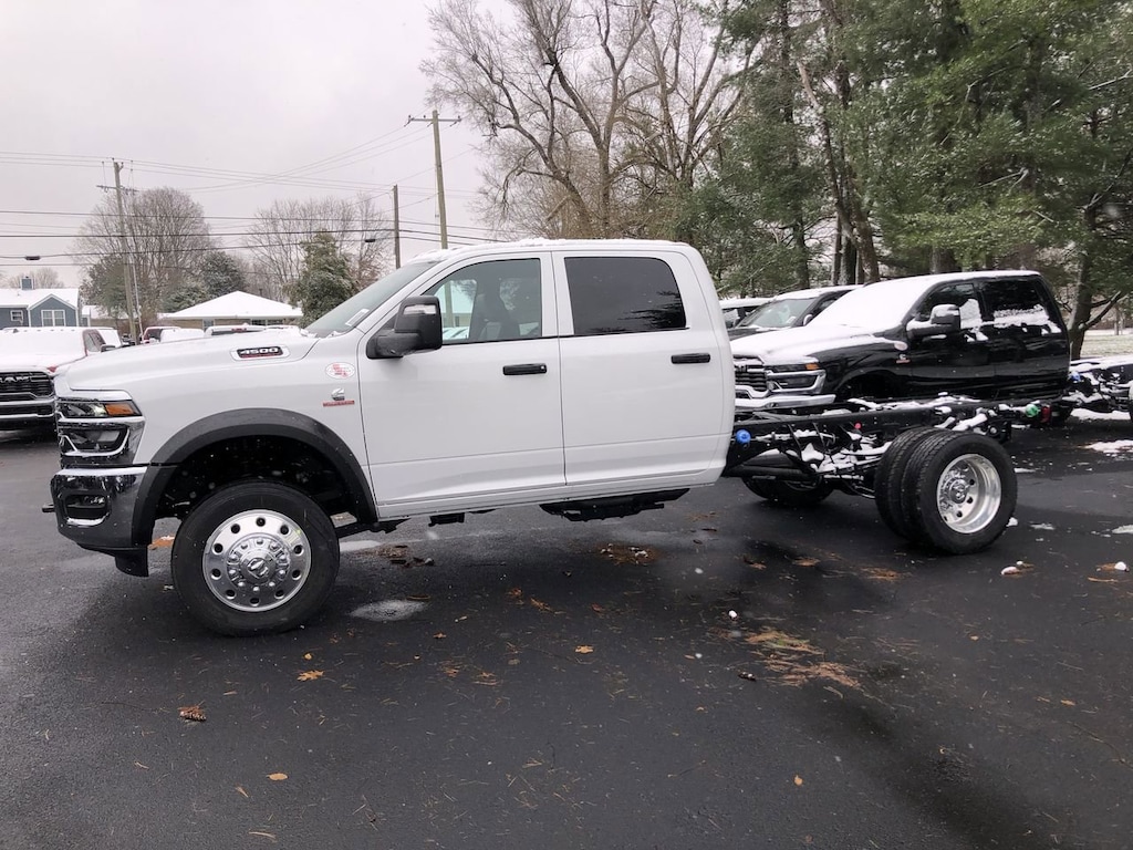 New 2026 Ram 4500 Chassis Cab TRADESMAN CREW 4X4 60' CA Pickup