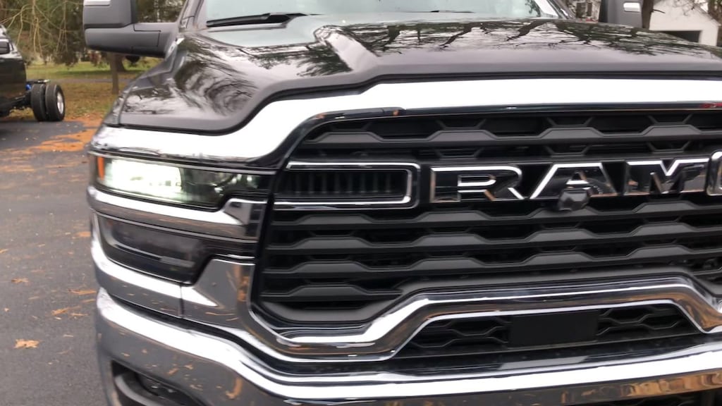 New 2026 Ram 3500 Chassis Cab TRADESMAN CREW 4X4 60' CA Pickup