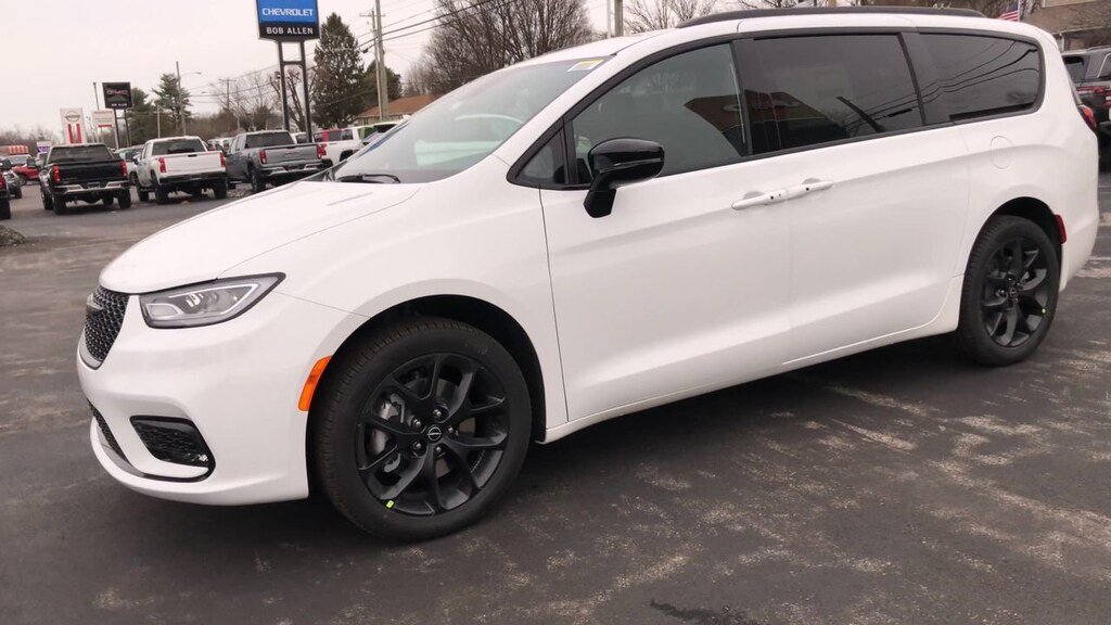 New 2026 Chrysler Pacifica SELECT AWD Passenger Van