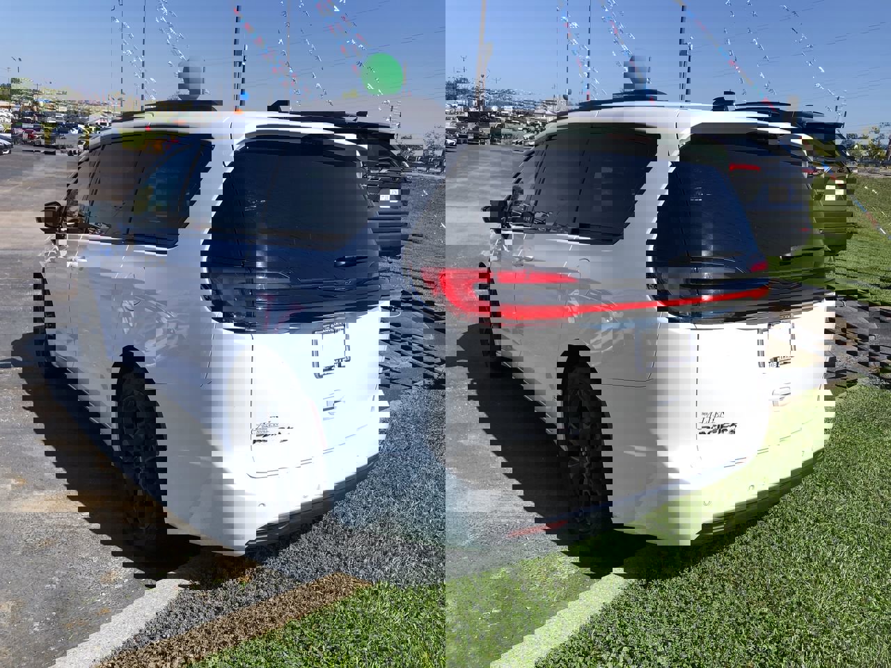 2024 Chrysler Pacifica Touring L photo 4