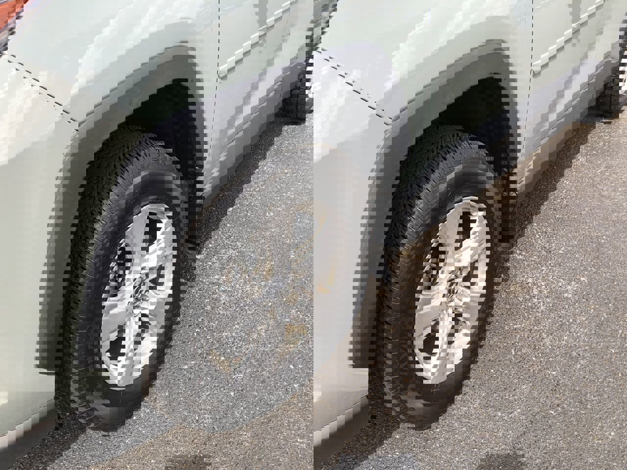 2019 Toyota RAV4 XLE photo 2