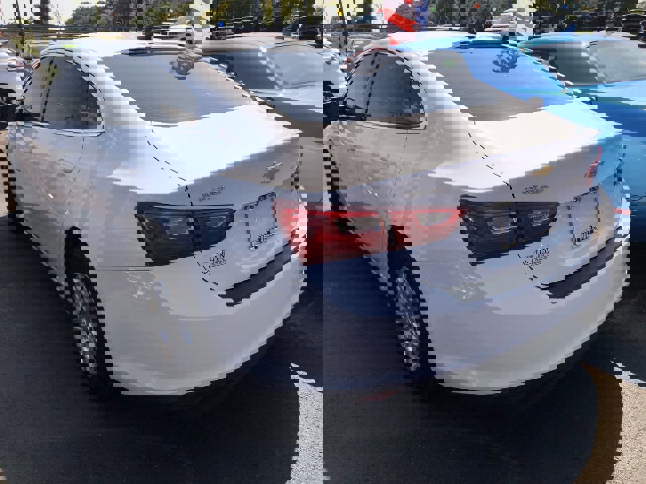 2023 Chevrolet Malibu LS photo 4