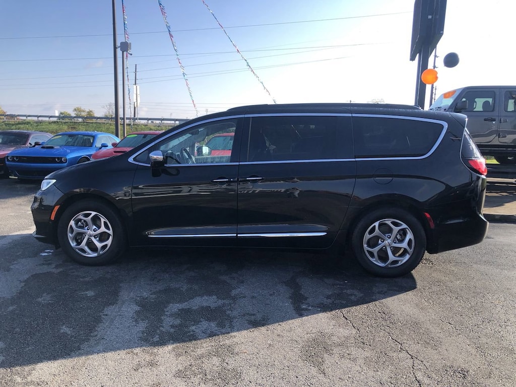 Used 2022 Chrysler Pacifica Van