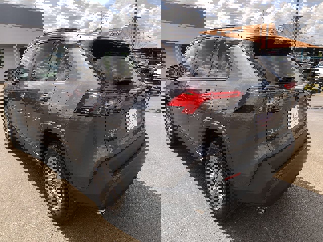 2024 Toyota RAV4 Hybrid XLE photo 4