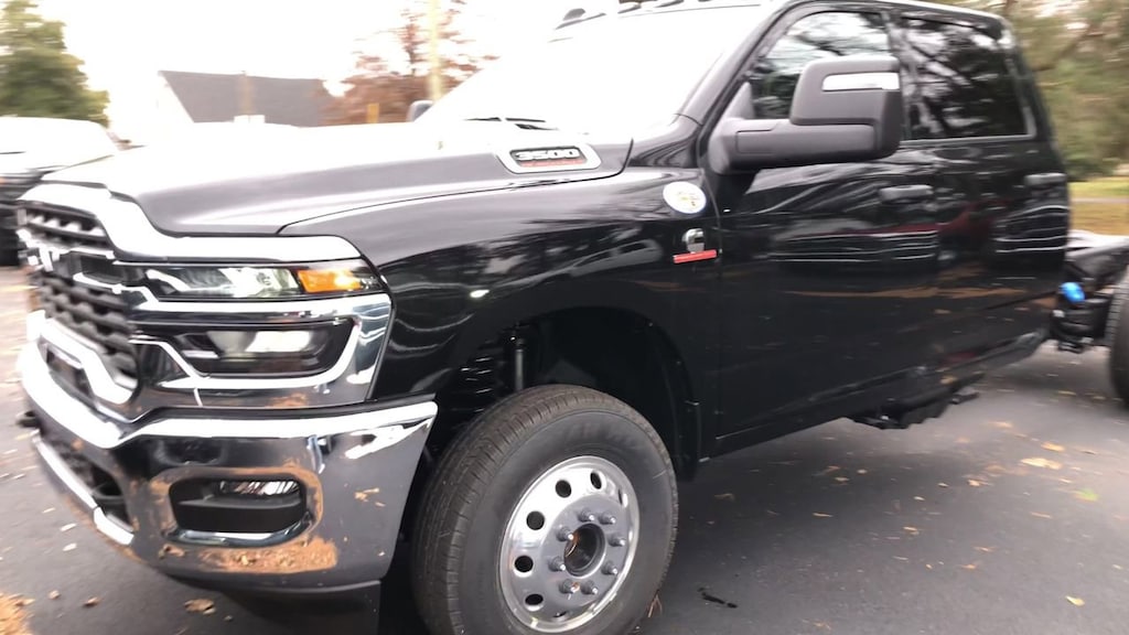 New 2026 Ram 3500 Chassis Cab TRADESMAN CREW 4X4 60' CA Pickup