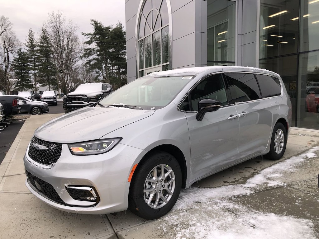 New 2026 Chrysler Pacifica SELECT Passenger Van