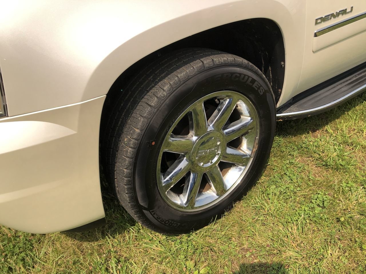 Used 2011 GMC Yukon XL Denali with VIN 1GKS2MEF4BR288275 for sale in Danville, KY