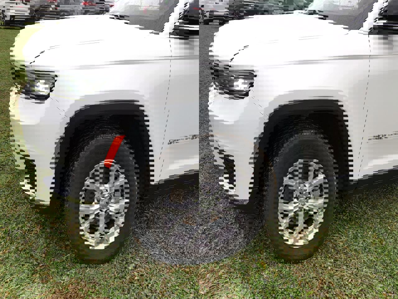 2022 Jeep Grand Cherokee Limited photo 2