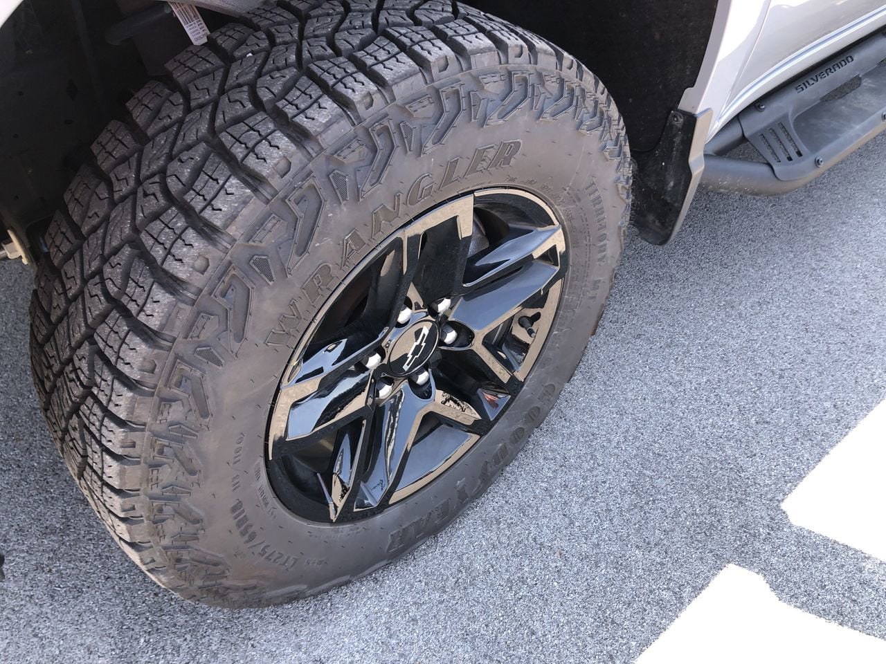 Used 2024 Chevrolet Silverado 1500 LT Trail Boss with VIN 3GCUDFED3RG273284 for sale in Danville, KY